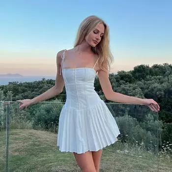 Плиссированное мини-платье с завязками на подтяжках для женщин E-Girl Эстетическая одежда 2000-х годов Короткие платья без рукавов с квадратным вырезом и низкой талией L белый