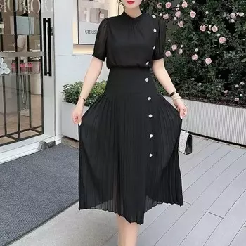 Плиссированное платье ручной работы с ромбовидной пряжкой