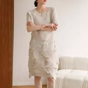 Плиссированное платье, женское ромбовидное однотонное элегантное платье с коротким рукавом и круглым воротником, повседневный стиль, прямая летняя модная одежда One size темно-серого