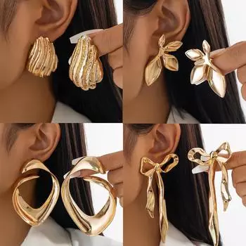 Плиссированные глянцевые серьги-гвоздики из сплава для женщин, подарки на вечеринку, преувеличенные аксессуары, металлическая геометрическая нерегулярная большая серьга-бантик, новинка 2025 г.