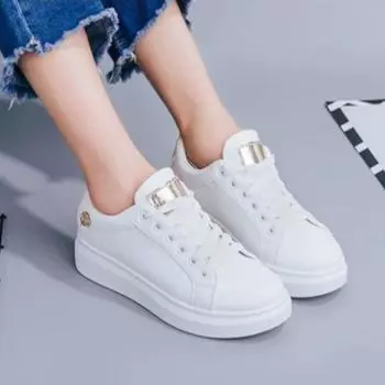 Плоская спортивная женская обувь корейские белые кроссовки обувь для женщин тенденции 2024 года дешевые предложения для ходьбы мода повседневная легкая A 35