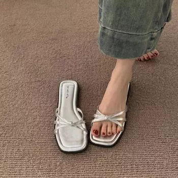 Плоские простые нишевые односложные тапочки женская обувь 2024 новые летние сандалии для отдыха пляжные сандалии 35 серебряный