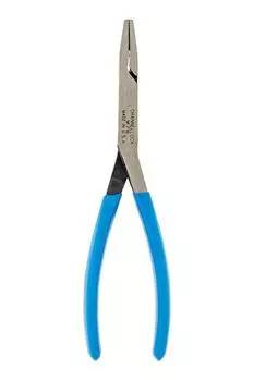 Плоскогубцы Channellock 718 с плоскими губками и удлиненными губками и зубцами, предназначенные для работы с высокоуглеродистой сталью. Изготовлены в