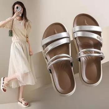 Пляжные тапочки с толстым дном женские летние 2024 года, новая повседневная верхняя одежда, классные тапочки женские прилив с толстым дном, одно слово, перетаскивание 35