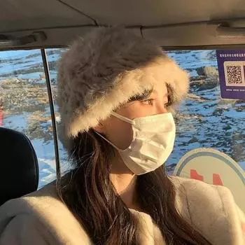 Plush hat women s autumn and winter new warm rabbit fur hat big head circumference showing face small furry hat tide бежевый