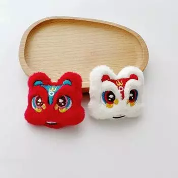 Плюшевая брошь в виде танцующего льва в китайском стиле, символ удачи, праздничная одежда на Новый год, сумка, булавка для шарфа, значок на грудь белый