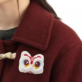 Плюшевая брошь в виде танцующего льва в китайском стиле, символ удачи, праздничная одежда на Новый год, сумка, булавка для шарфа, значок на грудь красный