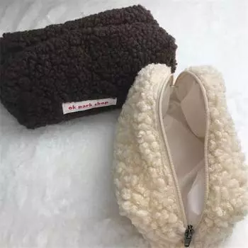 Плюшевая косметичка для женщин, большая вместимость, милый канцелярский органайзер для путешествий, женский чехол для хранения туалетных принадлежностей бежевый