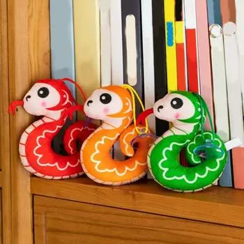 Плюшевая подвеска-брелок в виде змеи со знаком зодиака, кукла-талисман на присоске, подвесное украшение для детей, подарки на китайский Новый год зелёный