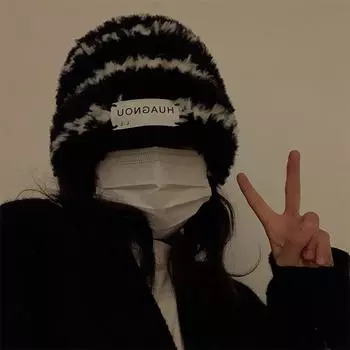 Плюшевая полосатая шерстяная шапка женская осенне-зимняя новые модели показывают маленькое лицо, утолщенная и теплая, большая окружность головы, защитные наушники, M56-58cm чёрный