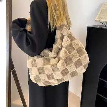 Плюшевая сумка Большая вместительная сумка Женская сумка Большая сумка Модная женская сумка с верхней ручкой 2023 Зимняя повседневная плюшевая сумка через плечо подмышками Большая сумка чёрный