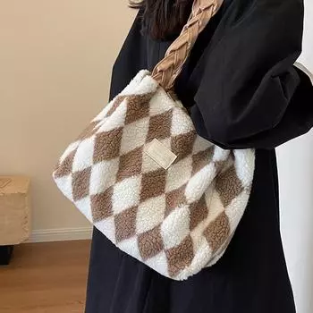 Плюшевая сумка для женщин с большой вместимостью 2023 Новая модная универсальная сумка через плечо с высококачественной плюшевой сумкой для поездок на работу
