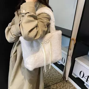 Плюшевая сумка женская большая вместимость 2024 новая осенне-зимняя универсальная повседневная сумка на одно плечо пушистая сумка-тоут для поездок на работу белый