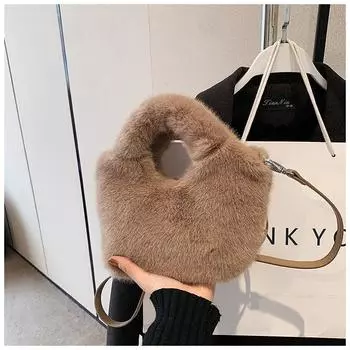 Плюшевая сумка женская осенне-зимняя универсальная 2024 новая повседневная сумка-мессенджер в этом году портативная пушистая сумка-ведро чёрный