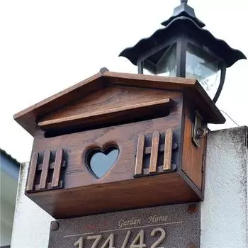 Почтовый ящик-стрит темно-коричневого