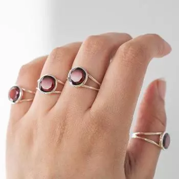 ПОДАРКИ ДЛЯ МАМЫ • Мамин составной перстень • Изящное именное кольцо из стерлингового серебра, серебристо-розовый камень • Подарок бабушке • Free Size (5 Pcs ) красный