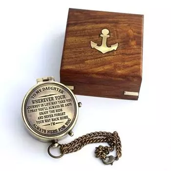 Подарки на день рождения моей дочери на выпускной. Копия латунного компаса для кемпинга с гравировкой и деревянным футляром. Карманный рабочий предмет для домашнего декора.