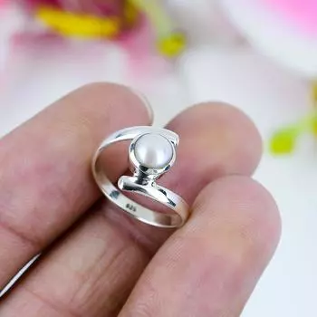 Подарочное кольцо из чистого серебра 925 пробы с натуральным жемчугом и драгоценными камнями S.9.5 o6a19