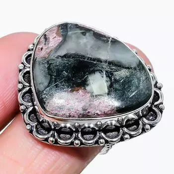 Подарочное кольцо ручной работы из стерлингового серебра 925 пробы с натуральным драгоценным камнем эвдиалитом, размер 8 W5e75