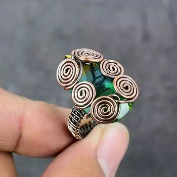 Подарочное ювелирное кольцо с натуральным двухцветным турмалином и медной проволокой, размер 8 n5V37