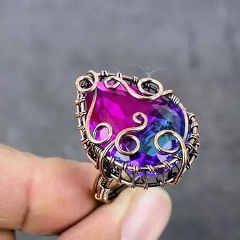 Подарочное ювелирное кольцо с натуральным двухцветным турмалином и медной проволокой, размер 8, A3j49