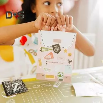 Подарочные пакеты «Назад в школу» с наклейками. Ретро-дизайн рюкзака. Яркие цвета. Подарочные пакеты для вечеринок. Подарочные мешочки с игрушками и конфетами. розовый