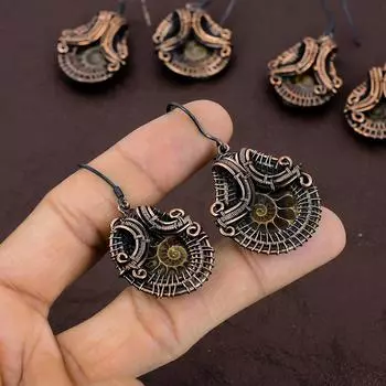 Подарочные серьги ручной работы из медной проволоки с натуральным аммонитом 2,05 U3i02