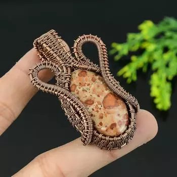 Подарочный кулон из медной проволоки с натуральным известняком в гранате и драгоценным камнем 2,25 k5M51