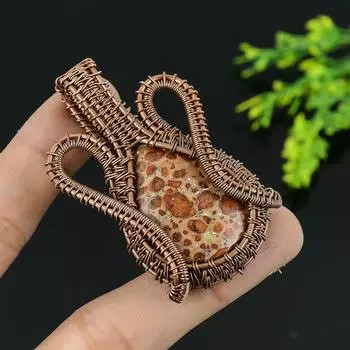 Подарочный кулон из медной проволоки с натуральным известняком в гранате и драгоценным камнем 2,5 d2O33