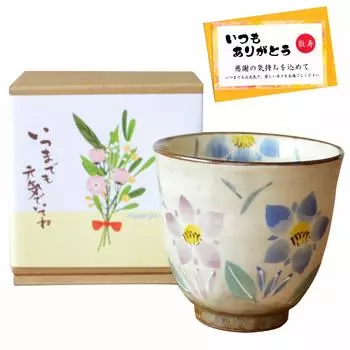 Подарок ко Дню уважения к пожилым людям в виде чая Arita Ware. Открытка с посланием ко Дню уважения к пожилым людям. Подарочный пакет, благодарность, чашка, горечавка, синяя, в комплекте. синий