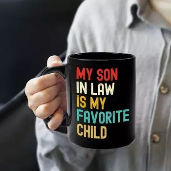 Подарок на День матери Кружка 350 мл Мой любимый ребенок — мой зять Смешно чёрный