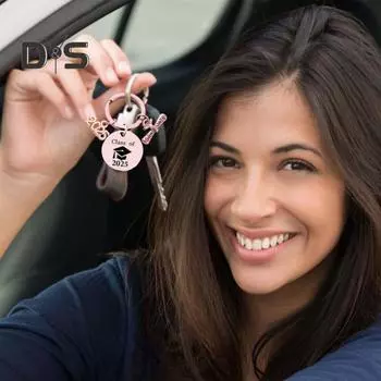 Подарок на выпускной 2025 года, брелок из нержавеющей стали с гравировкой для выпускников колледжей и средних школ, вдохновляющий сувенир для него и ее A