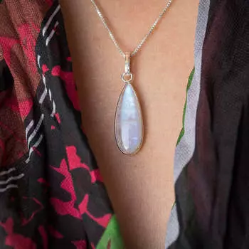 Подлинный чешский лунный камень, необработанный драгоценный камень, стерлинговое серебро 925 пробы, кулон ручной работы, эффектный женский кулон, подарок для нее. белый