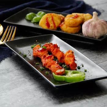 Поднос для подачи сырной тарелки с фруктами и фруктами для воды, чая, кофе