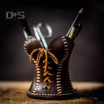 Подставка для ручек из искусственной кожи для домашнего офиса, школы, класса, карандашницы, органайзер в форме корсета, канцелярский контейнер, украшение для рабочего стола, орнамент 1pc коричневый