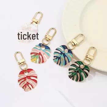 Подвеска-брелок из цветного металла в виде листа - ювелирный аксессуар и небольшой подарок