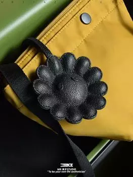 Подвеска для сумки и ключа из натуральной черной кожи, простой и в то же время изысканный, с модным брелоком.