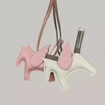 Подвеска для сумки-лошадки из натуральной кожи с отделкой из овчины и крокодила, сшитой вручную