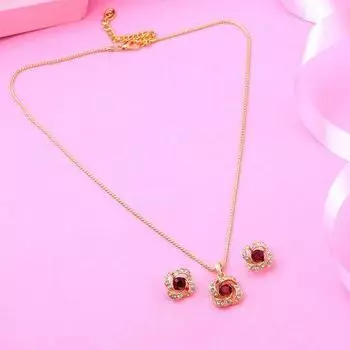 Подвеска Estele из 24-каратного золота с красными камнями и австрийскими кристаллами