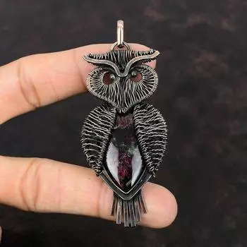 Подвеска из эвдиалита, медная проволочная обертка, ювелирное изделие ручной работы, сказочный кулон из драгоценного камня, подарок для нее, медная бижутерия из эвдиалита, кулон в виде совы