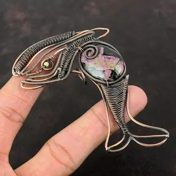 Подвеска из эвдиалита, медная проволока, обернутая в кулон, медные украшения ручной работы, изящный кулон из драгоценных камней, медные украшения из эвдиалита, кулон в форме рыбы для подарка