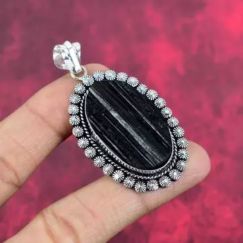 Подвеска из грубого черного турмалина, ювелирные изделия из цельного серебра 925 пробы, подвеска из драгоценного камня, подарок для нее, изящные ювелирные изделия ручной работы 2.51 Inches чёрный