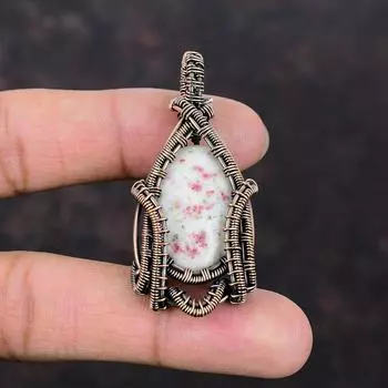 Подвеска из киновари, обернутая медной проволокой, подвеска ручной работы, подвеска из драгоценных камней, ювелирные изделия из медной проволоки, потрясающая подвеска, ювелирные изделия из киновари для подарка