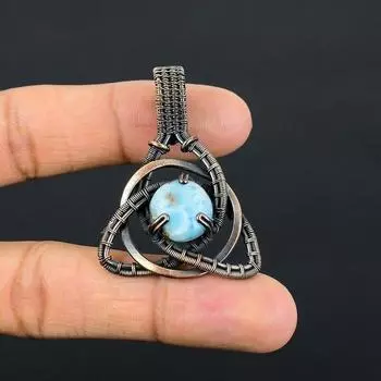 Подвеска из ларимара с кельтским семейным узлом, обернутая медной проволокой, подвеска из драгоценного камня ларимар, медная подвеска ручной работы, ювелирное украшение в подарок для ее матери синий