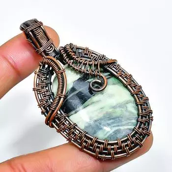 Подвеска из медной проволоки ручной работы с драгоценным камнем каммерерит 2,56 дюйма 2.56 зелёный