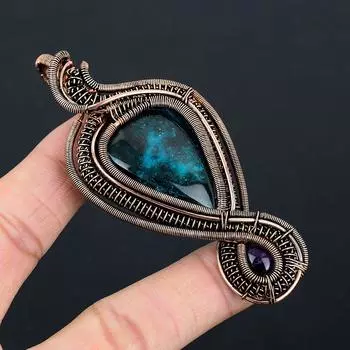 Подвеска из медной проволоки с натуральным синим балтийским янтарем и драгоценным аметистом 3,66 u1U53