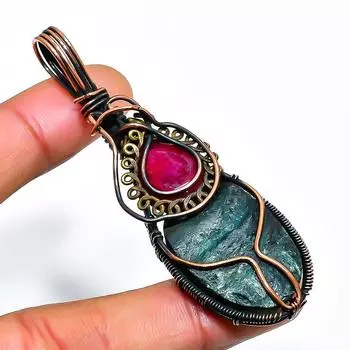 Подвеска из неоново-голубого апатита, рубина, медная проволочная обертка, 2,76 дюйма 2.76 синий