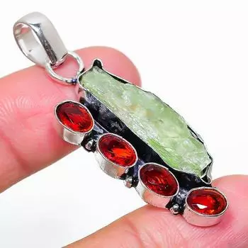 Подвеска из стерлингового серебра 925 пробы с натуральным зеленым кианитом и гранатом 2,09 дюйма T9A37