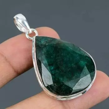 Подвеска из замбийского изумруда. Подвеска из стерлингового серебра 925 пробы. Подвеска из настоящего драгоценного камня.