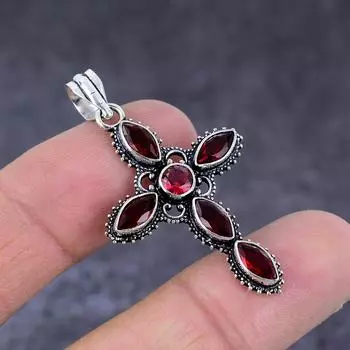 Подвеска-крест из стерлингового серебра 925 пробы ручной работы с натуральным гранатом размером 1,81 дюйма e7L08
